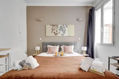 Un ou plusieurs lits dans un hébergement de l'établissement Bluestay 273 - Charmant Studio à Paris
