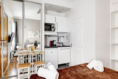 Cuisine ou kitchenette dans l'établissement Bluestay 273 - Charmant Studio à Paris