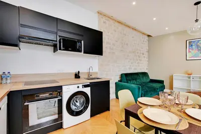 Cuisine ou kitchenette dans l'établissement Appartement central-coeur de Paris