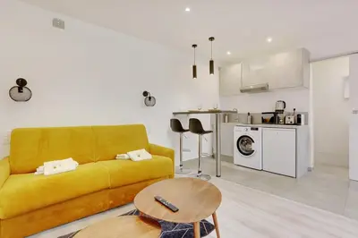 Cuisine ou kitchenette dans l'établissement Joli studio - Buttes-Chaumont