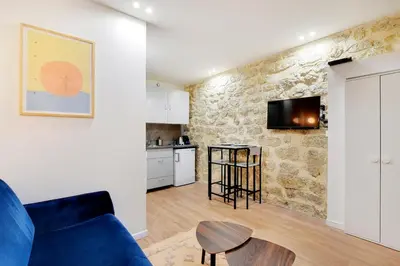 Cuisine ou kitchenette dans l'établissement Appartement neuf au coeur de Paris