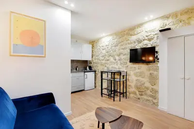 Cuisine ou kitchenette dans l'établissement Appartement neuf au coeur de Paris