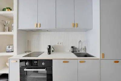 Cuisine ou kitchenette dans l'établissement Saint-Honore - Sublime appartement