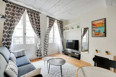 Télévision ou salle de divertissement dans l'établissement Saint-Honore - Sublime appartement