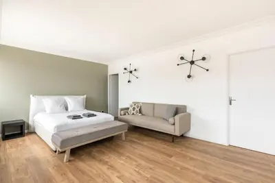 Un ou plusieurs lits dans un hébergement de l'établissement Spacieux et confortable avec vue Tour Eiffel