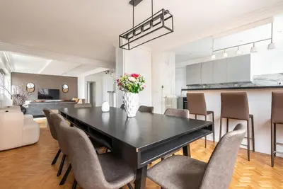 Cuisine ou kitchenette dans l'établissement Spacieux et confortable avec vue Tour Eiffel