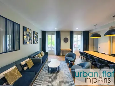 Coin salon dans l'établissement Urban Flat 119 - Spacious 5 Bedroom Flat in Paris