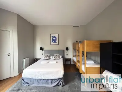 Un ou plusieurs lits dans un hébergement de l'établissement Urban Flat 119 - Spacious 5 Bedroom Flat in Paris