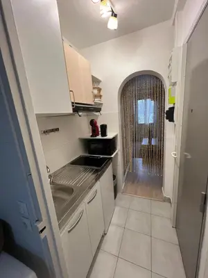 Cuisine ou kitchenette dans l'établissement Charmant appartement aux Portes de Paris - 2PAX