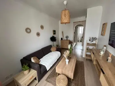 Coin salon dans l'établissement Charmant appartement aux Portes de Paris - 2PAX