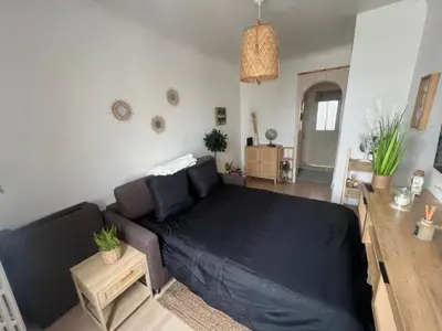 Coin salon dans l'établissement Charmant appartement aux Portes de Paris - 2PAX