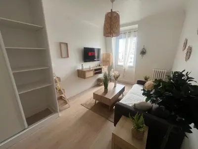 Télévision ou salle de divertissement dans l'établissement Charmant appartement aux Portes de Paris - 2PAX