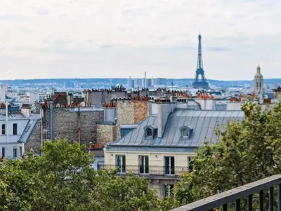 Vue générale sur Paris ou vue de la ville depuis l'appartement