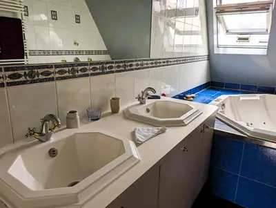 Salle de bains dans l'établissement Vaste loft avec vue - Trudaine