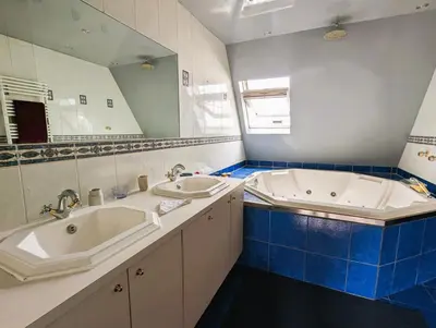 Salle de bains dans l'établissement Vaste loft avec vue - Trudaine
