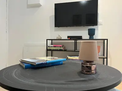 Télévision ou salle de divertissement dans l'établissement Oberkampf by Melvane 21