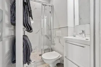 Salle de bains dans l'établissement 03 Tour Eiffel Appartement pour 7 personnes