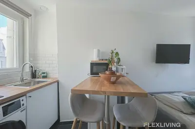Cuisine ou kitchenette dans l'établissement Flexliving - studio - Legendre