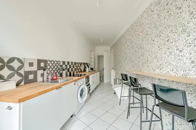 Cuisine ou kitchenette dans l'établissement Flexliving - room - Septembre