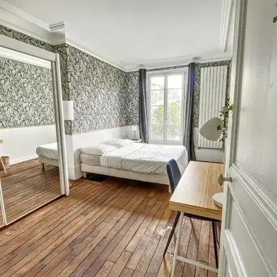 Room in elegant 3-bedroom apartment near Bois de Vincennes