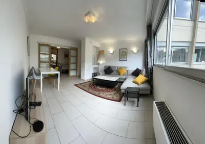 Coin salon dans l'établissement 10 min walk to metro, 2 bedrooms, la défense, parking