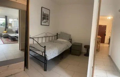 Un ou plusieurs lits dans un hébergement de l'établissement 10 min walk to metro, 2 bedrooms, la défense, parking