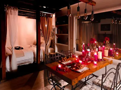 Un ou plusieurs lits dans un hébergement de l'établissement Rustic Charm&Dreamhome 40m2 in the heart of Paris, near Pompidou and Notre-Dame, Subway 4,8,9 Honeymoon favourite