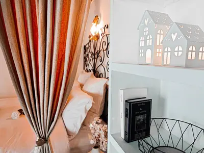 Coin salon dans l'établissement Rustic Charm&Dreamhome 40m2 in the heart of Paris, near Pompidou and Notre-Dame, Subway 4,8,9 Honeymoon favourite