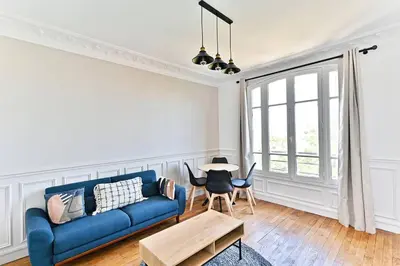 Coin salon dans l'établissement Appartement lumineux Banlieue Parisienne - III