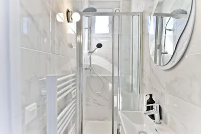 Salle de bains dans l'établissement Appartement lumineux Banlieue Parisienne - III