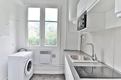 Cuisine ou kitchenette dans l'établissement Appartement Vue panoramique sur la capitale - II