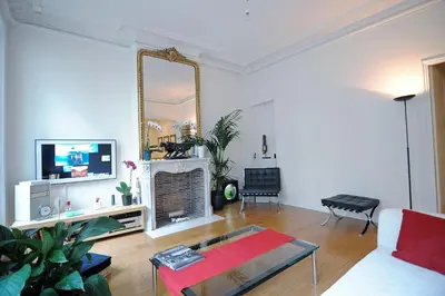Télévision ou salle de divertissement dans l'établissement Champs Elysees Homestay - AIR CONDITIONING
