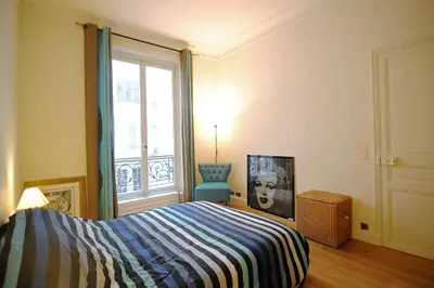 Un ou plusieurs lits dans un hébergement de l'établissement Champs Elysees Homestay - AIR CONDITIONING