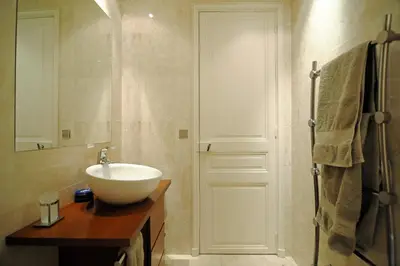 Salle de bains dans l'établissement Champs Elysees Homestay - AIR CONDITIONING