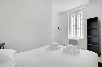Un ou plusieurs lits dans un hébergement de l'établissement Comfortable apt - 1BD - 4P - Montmartre