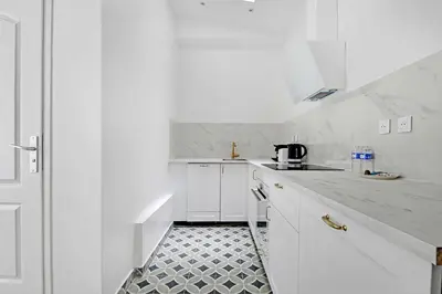 Cuisine ou kitchenette dans l'établissement Comfortable apt - 1BD - 4P - Montmartre
