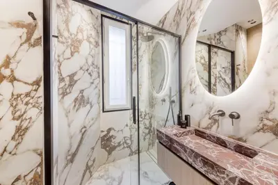 Salle de bains dans l'établissement Prestige l 3CH l 2SDB l Clim l Louvre