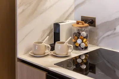 Plateau bouilloire dans l'établissement Prestige l 3CH l 2SDB l Clim l Louvre