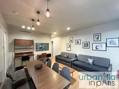 Coin salon dans l'établissement Urban Flat 78 - Luxury 3 BDR Flat in Le Marais