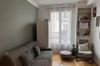 Coin salon dans l'établissement Beautiful T2 with balcony - near Parc Clichy