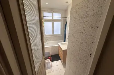 Salle de bains dans l'établissement Beautiful T2 with balcony - near Parc Clichy