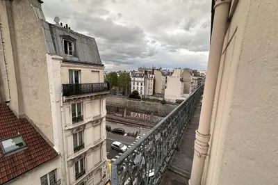 Vue générale sur Paris ou vue de la ville depuis l'appartement