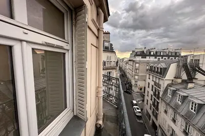 Vue générale sur Paris ou vue de la ville depuis l'appartement