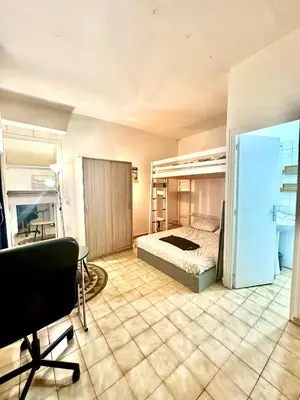 Un ou plusieurs lits dans un hébergement de l'établissement Appartement confort Paris 75009