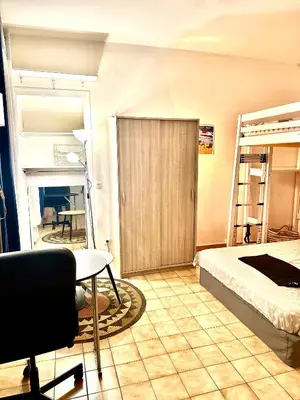Un ou plusieurs lits dans un hébergement de l'établissement Appartement confort Paris 75009