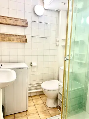 Salle de bains dans l'établissement Appartement confort Paris 75009