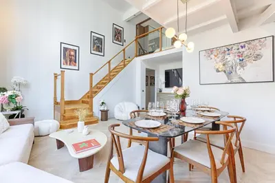 Coin salon dans l'établissement Duplex à deux pas des Champs Elysée