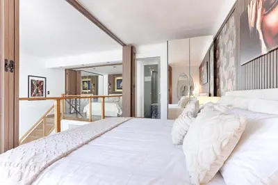 Un ou plusieurs lits dans un hébergement de l'établissement Duplex à deux pas des Champs Elysée