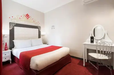 Un ou plusieurs lits dans un hébergement de l'établissement Grand Hôtel Amelot