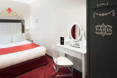 Un ou plusieurs lits dans un hébergement de l'établissement Grand Hôtel Amelot